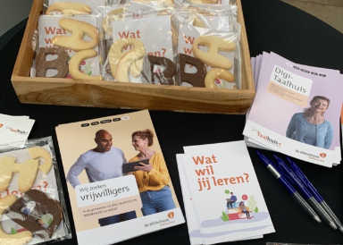 Week van Lezen en Schrijven - Letterkoekjes uitdeelactie